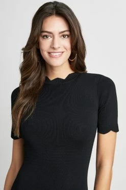 Elie Tahari Dresses & Jumpsuits Scallop Knit Dress 9 Elie Tahari Dresses & Jumpsuits Scallop Knit Dress