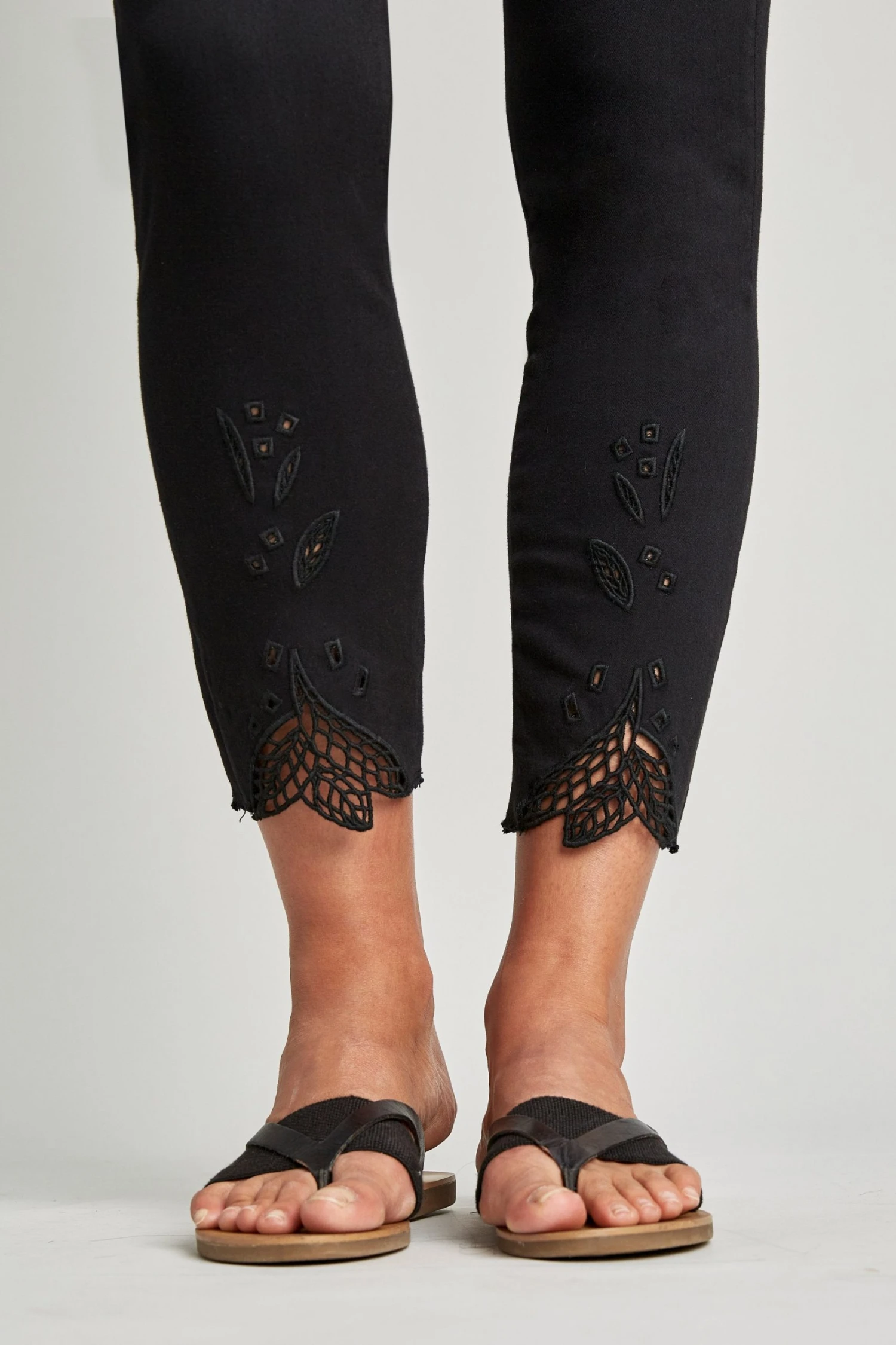 Elie Tahari Embroidered Jeans Pants 6 Elie Tahari Embroidered Jeans Pants