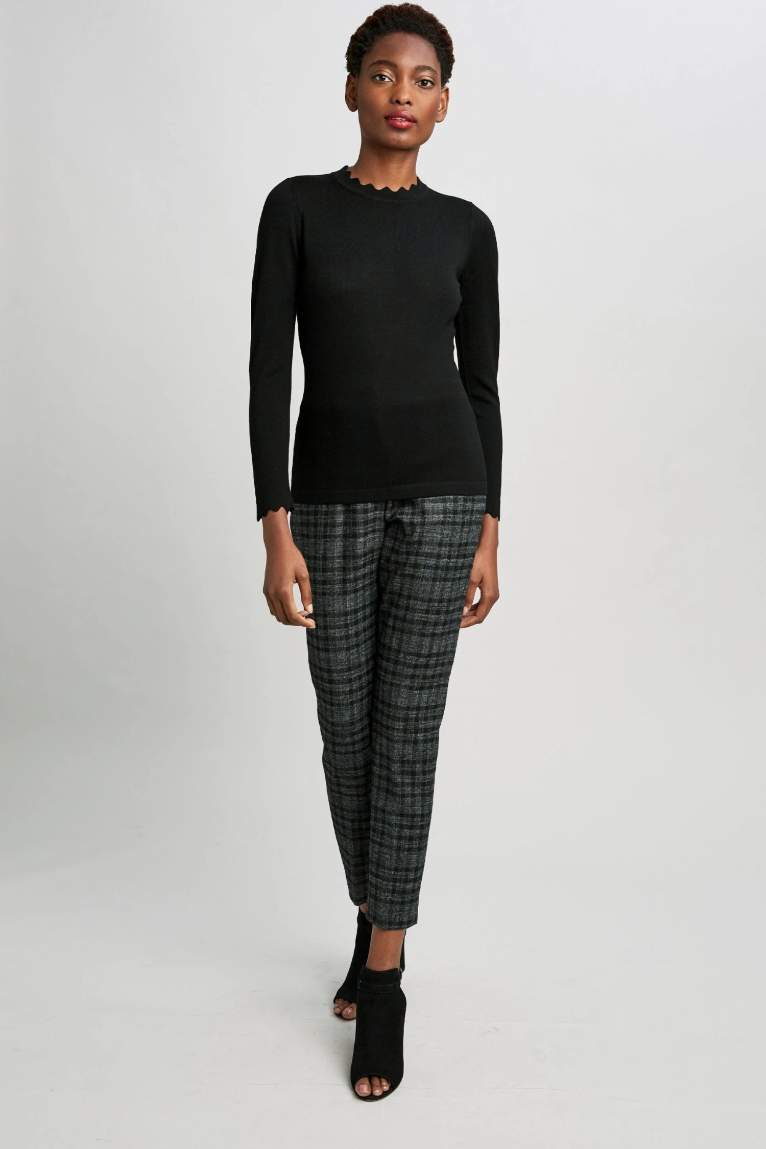 Elie Tahari Scallop Long Sleeve Sweater Sweaters 4 Elie Tahari Scallop Long Sleeve Sweater Sweaters