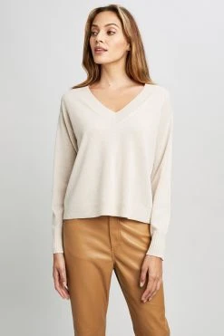 Elie Tahari Sweaters V-Neck Cashmere Sweater 10 Elie Tahari Sweaters V-Neck Cashmere Sweater