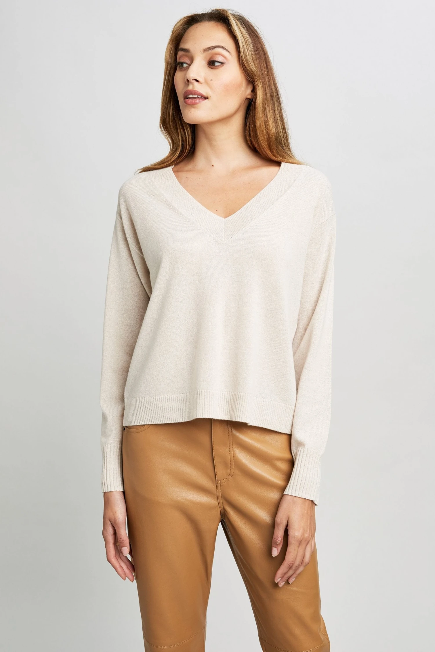 Elie Tahari Sweaters V-Neck Cashmere Sweater 6 Elie Tahari Sweaters V-Neck Cashmere Sweater